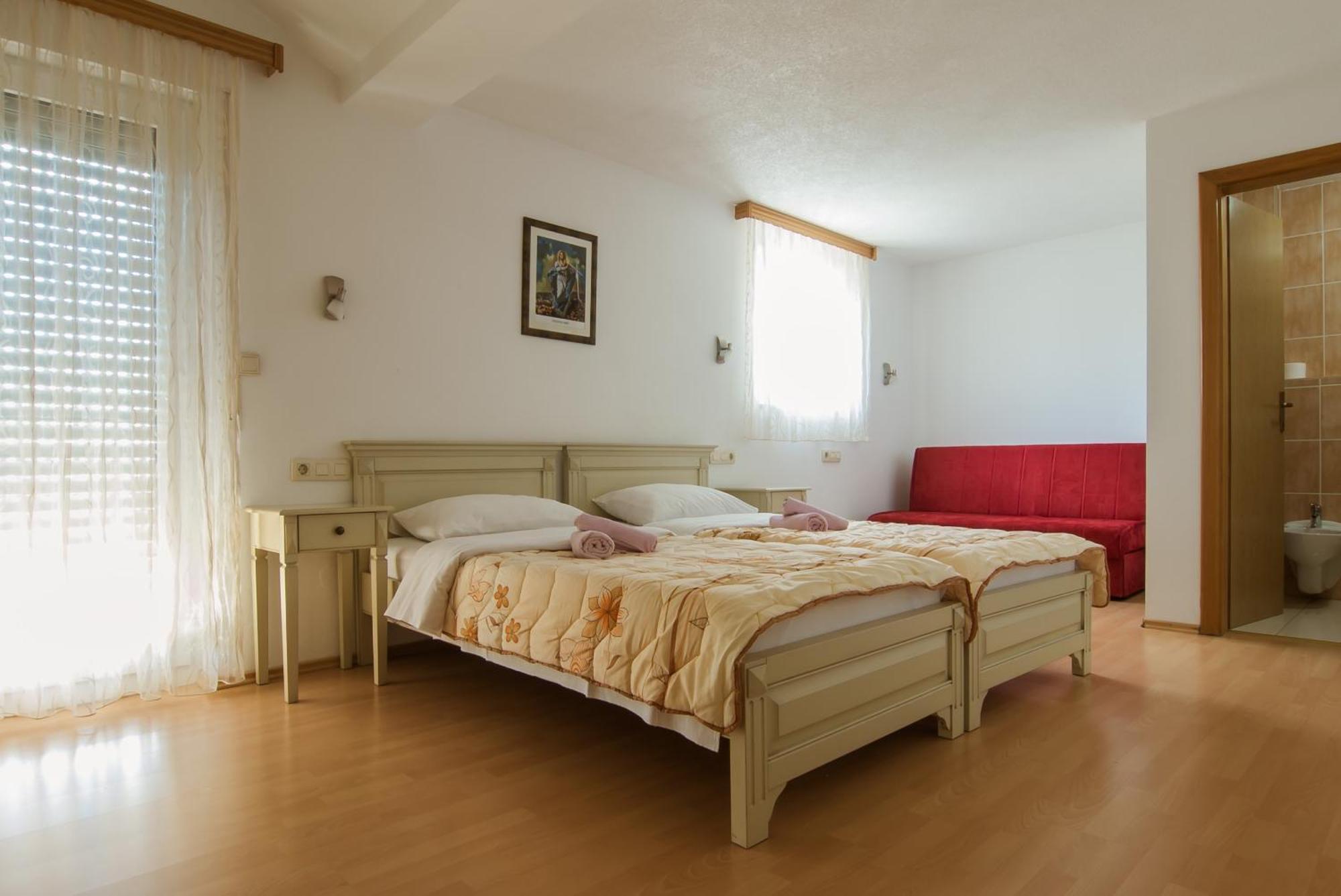 Pension Silvia Меджугорье Экстерьер фото