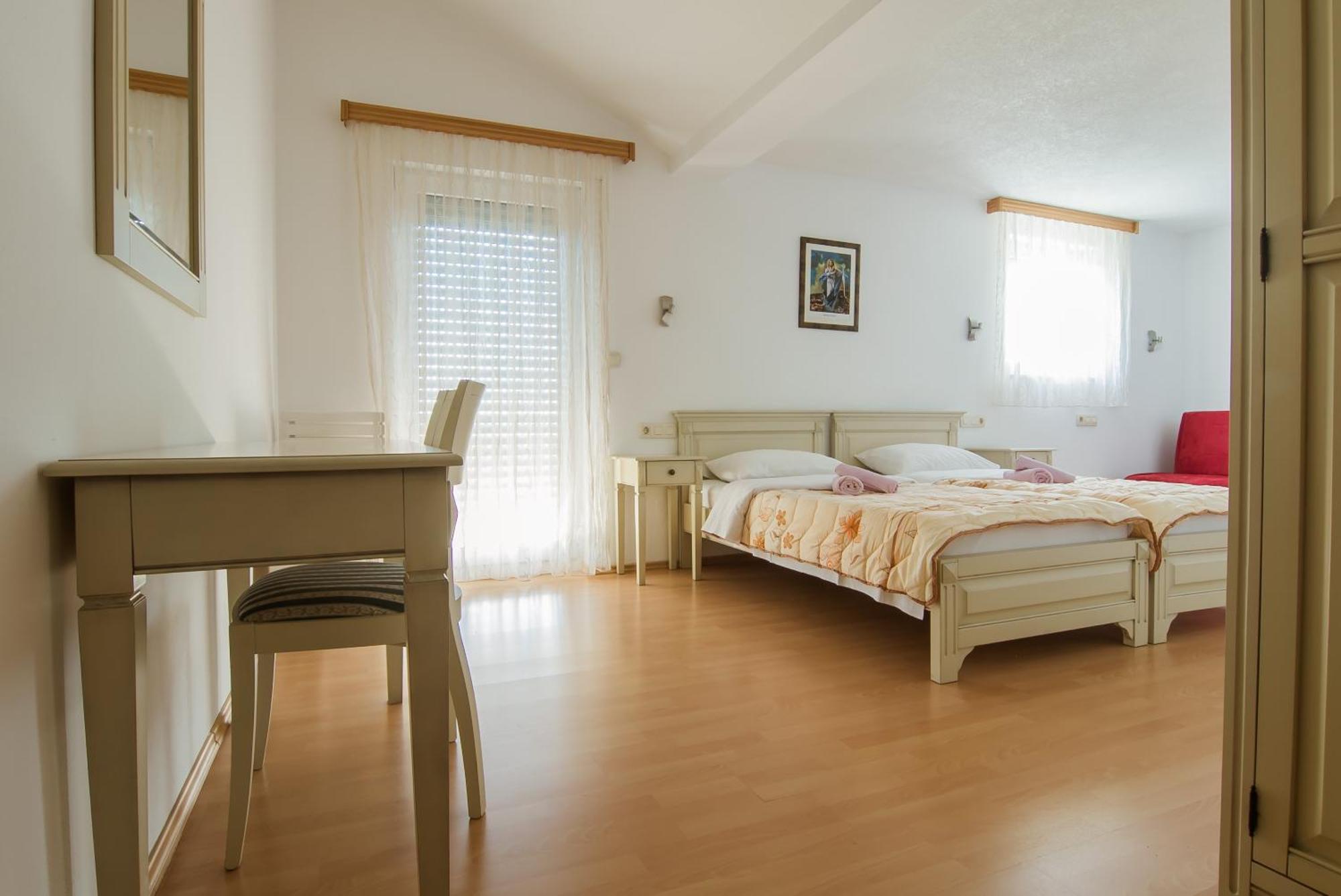Pension Silvia Меджугорье Экстерьер фото