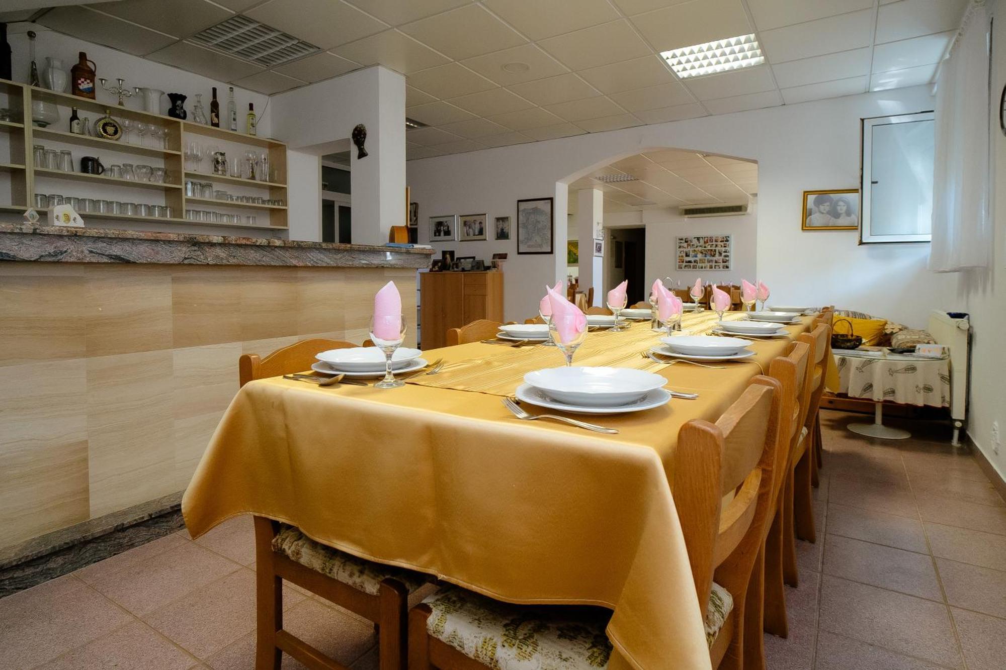 Pension Silvia Меджугорье Экстерьер фото